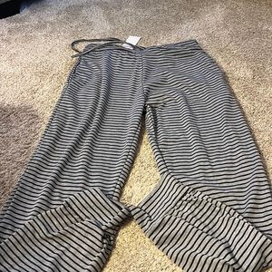 NWT casual women’s black and grey pants size large by she and sho.  Lightweight